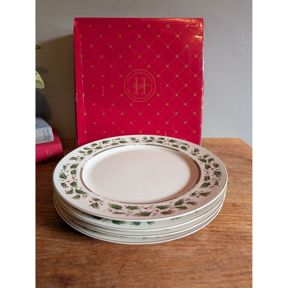 Vtg in Box Royal Limited Holly Holiday Dinner Plates Set of 4 Made in Japan 1997